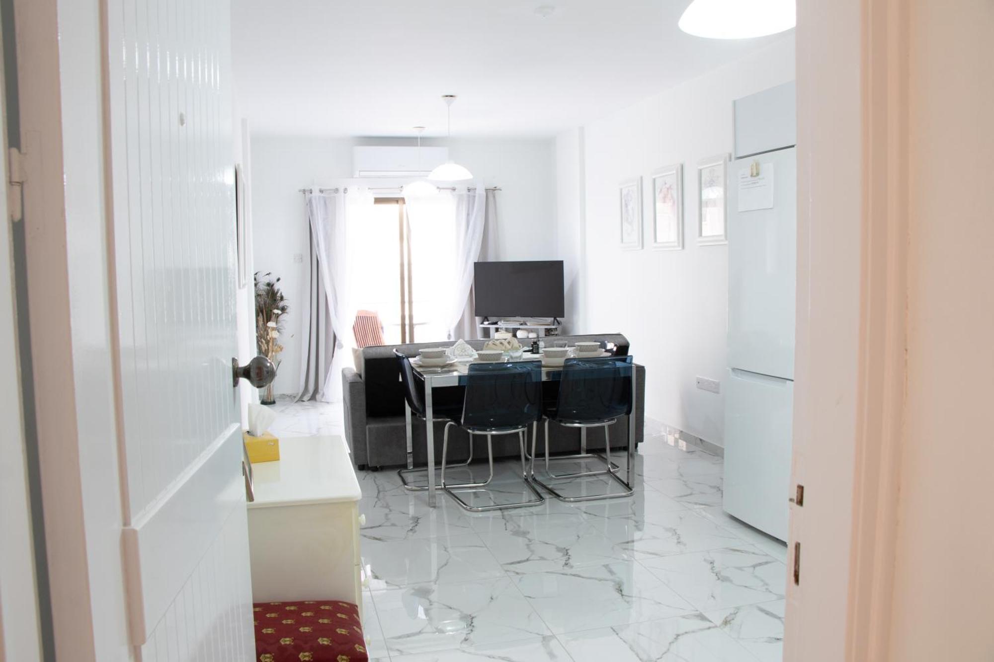 Apartment,Near The Beach Pinikoudes Larnaca Dış mekan fotoğraf