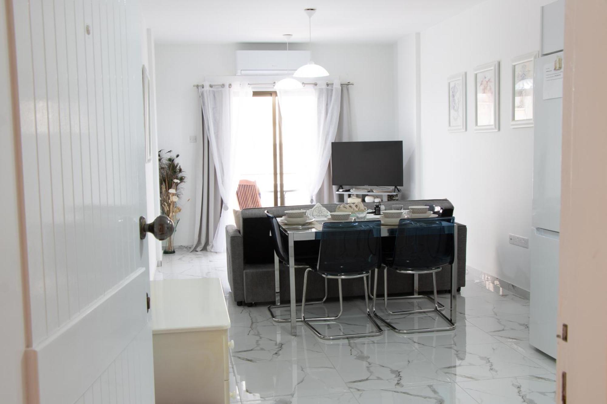 Apartment,Near The Beach Pinikoudes Larnaca Dış mekan fotoğraf